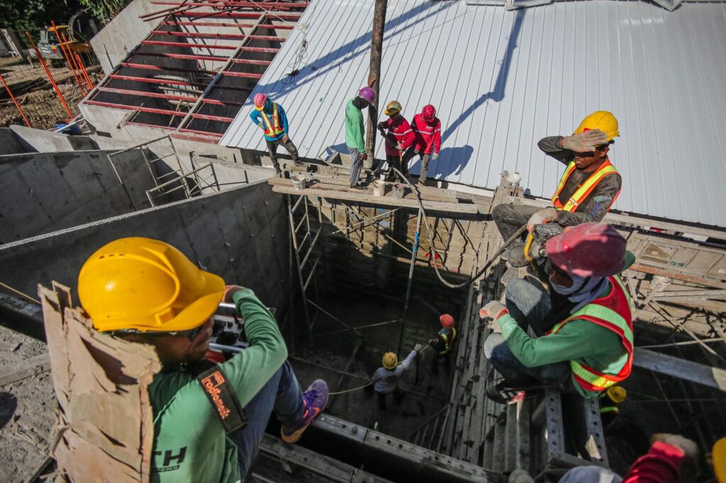 Site labour team wearing safety gear in Saudi Arabia